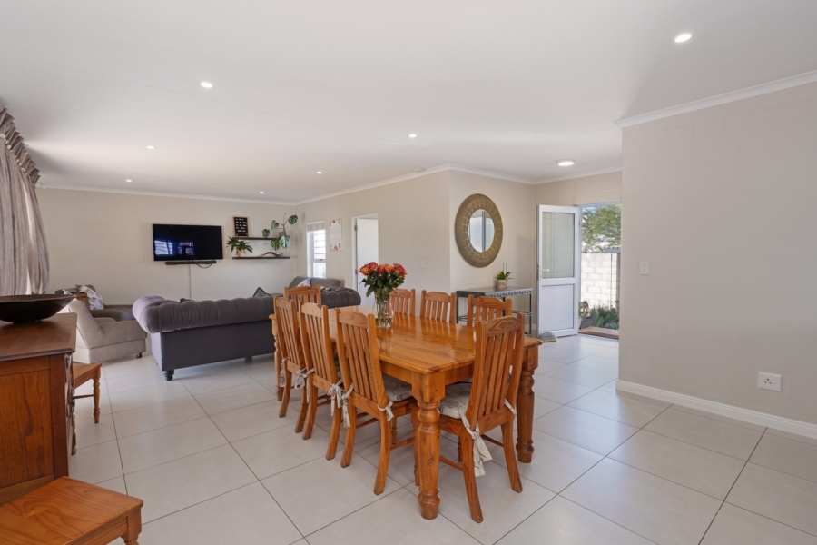 4 Bedroom Property for Sale in Sunningdale Western Cape